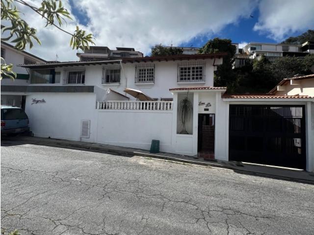 AMPLIA CASA EN ALTO PRADO