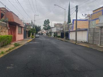 Amplia casa en calle tranquila de Campestre Churubusco, gran ubicación y potencial