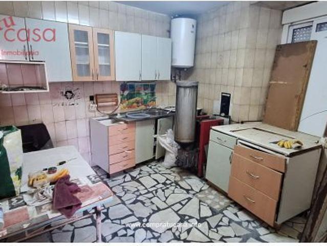 AMPLIA CASA EN CARBONERO. PARA REFORMAR
