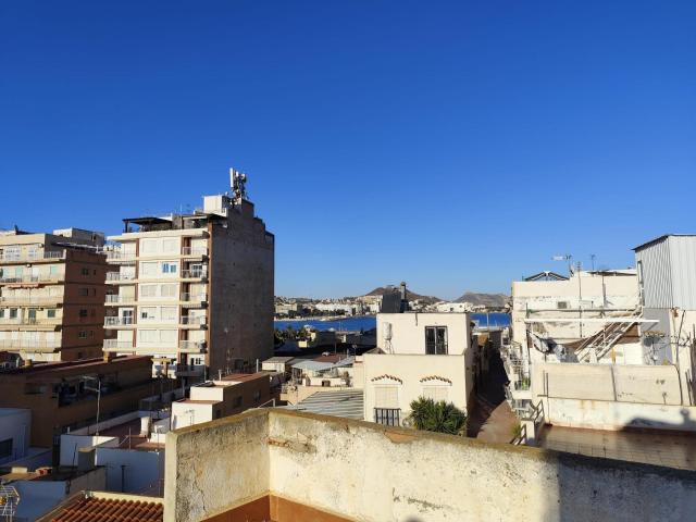 Amplia Casa en el Centro de Águilas Oportunidad para Reformar