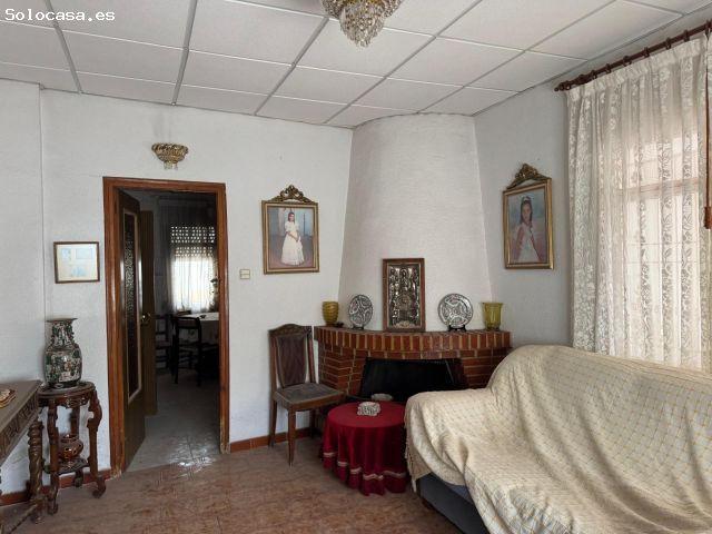 Amplia Casa en El Raal para Reformar con Patio y Garaje