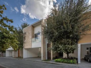 Amplia casa en fraccionamiento privado magenta en San Pedro Garza Garcia