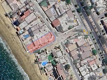 AMPLIA CASA EN LAS BRISAS MANZANILLO, EN ESQUINA, FRENTE A PLAYA