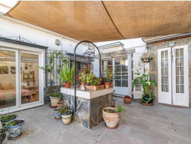 Amplia Casa en Purchil con Piscina y Jardín