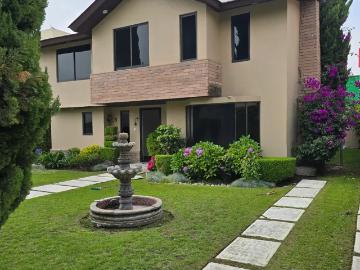 Amplia casa en renta a un costado de Galerías Metepec