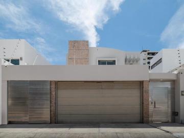 AMPLIA CASA EN RENTA CON ALBERCA PRIVADA EN CANCUN SM 11