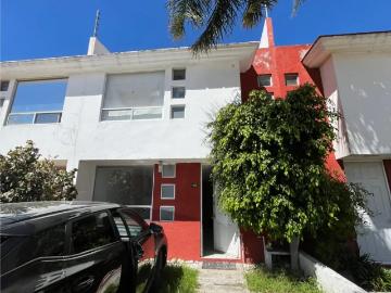 AMPLIA CASA EN RENTA FRACC ANTURIOS, CUAUTLANCINGO, A DOS CALLES DE BLV FORJADORES