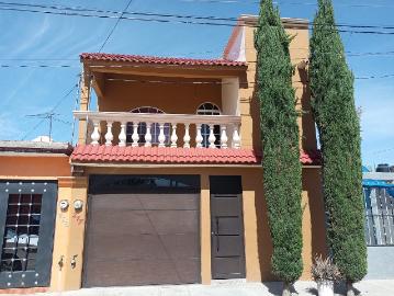 Amplia casa en renta fraccionamiento jardines del Real