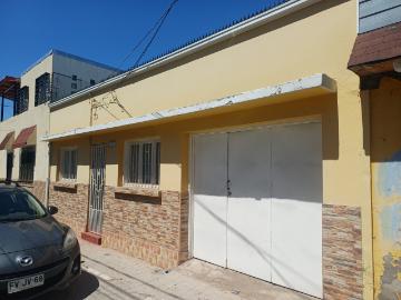 ¡Amplia Casa en Recoleta con Anexo Independiente de 2 Pisos y Gran Patio!