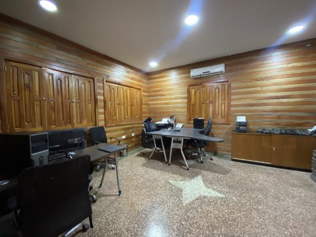 Amplia Casa en San Bernardino Residencial Comercial