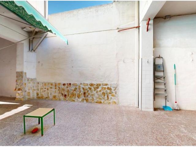 Amplia Casa en San Miguel, Molina de Segura ¡Una Oportunidad Única! €175.000