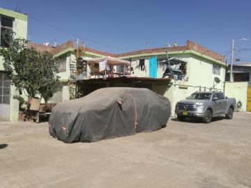 Amplia casa en socabaya como terreno