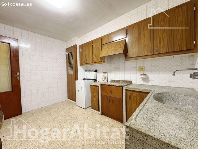 AMPLIA CASA PARA REFORMAR CON GARAJE Y TERRAZA EN EL CENTRO