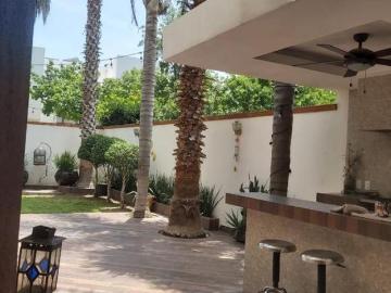 Amplia Casa Residencial con Alberca en Fracc Villantigua SLP