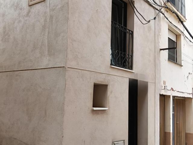 Amplia Casa Semireformada en Ribafrecha por solo €50,000