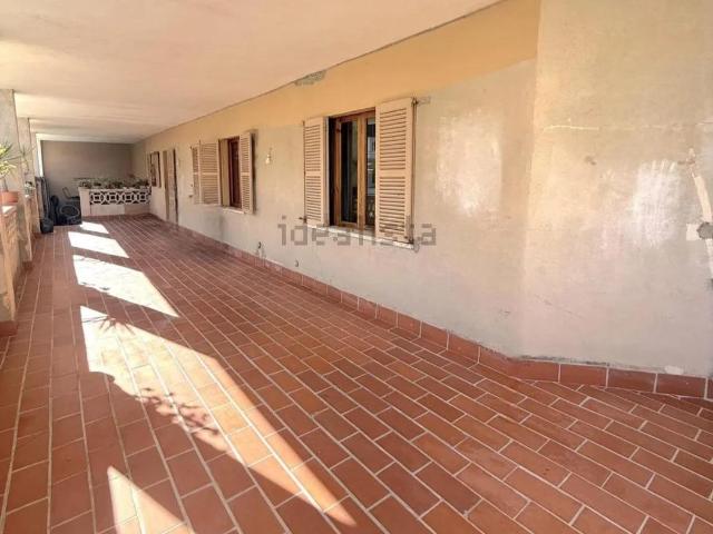 Gran Casa unifamiliar en Ses Cadenes Arenal, con posibilidad de edificar una planta mas y con dos apartamentos individuales