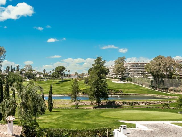 Amplia Frontline Golf Apartamento con Amplia Terraza y Vista. 212m² San Pedro de Alcántara