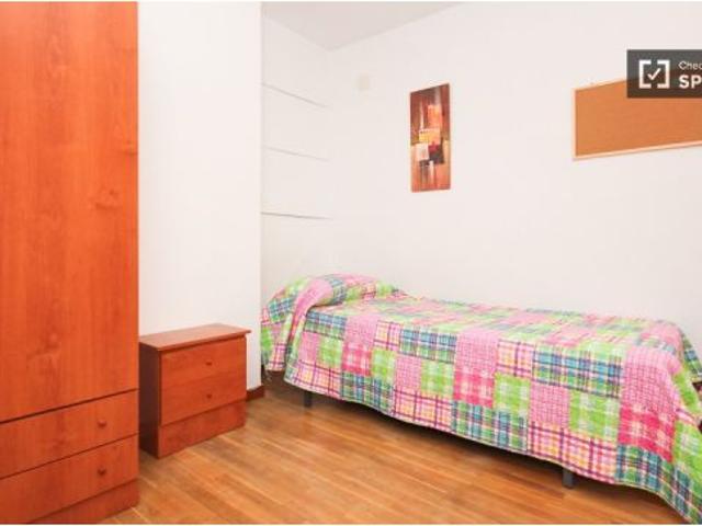 Amplia habitación con calefacción en piso compartido, Los Pajaritos