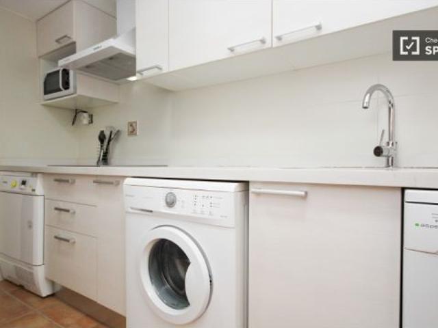 Amplia habitación con armario independiente en un apartamento compartido, San Francisco Javier