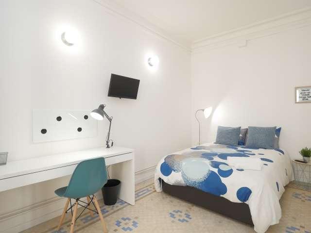 Amplia habitación de 9 habitaciones apartamento Eixample Barcelona