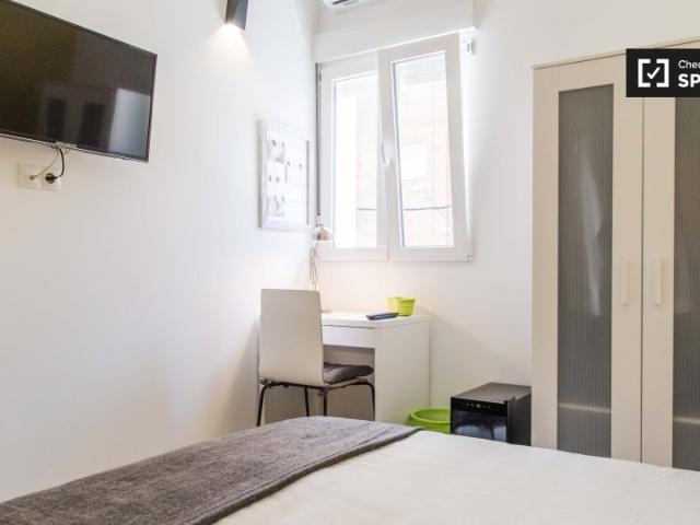 Amplia habitación en un apartamento de 5 dormitorios en Burjassot, Valencia