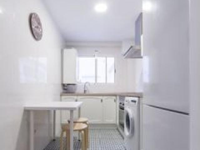 Amplia habitación en un apartamento de 5 dormitorios en L' Eixample