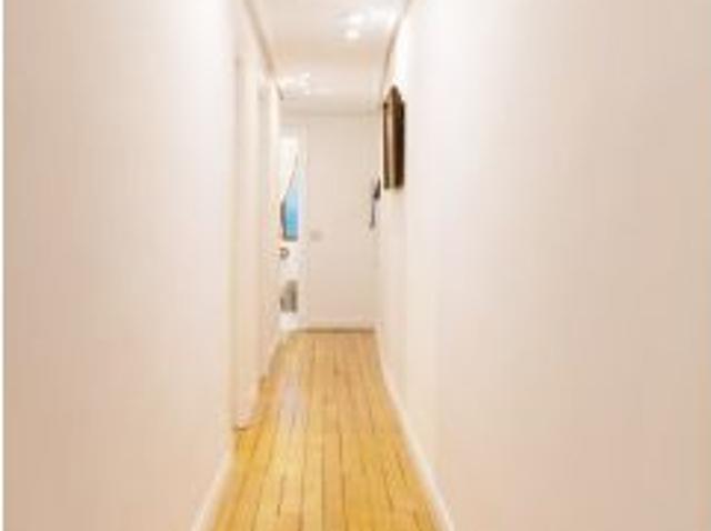 Amplia habitación en un apartamento de 7 dormitorios en Indautxu, Bilbao