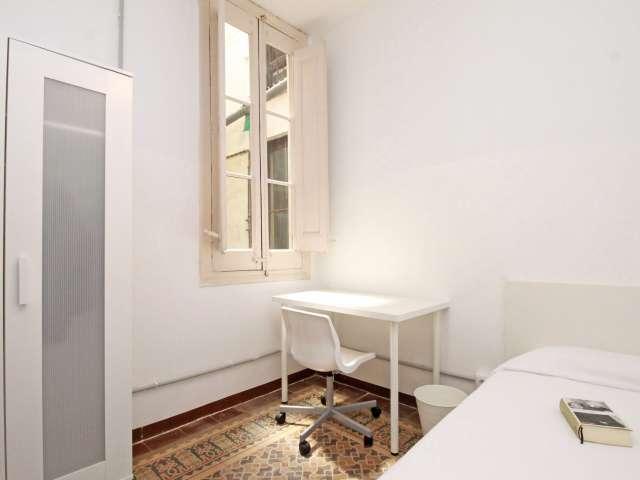 Amplia habitación en un apartamento de 8 dormitorios en Barri Gòtic, Barcelona