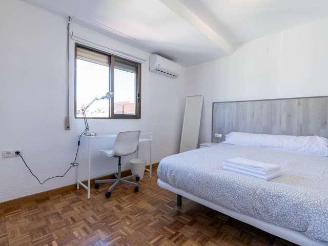 Amplia habitación en un apartamento de 10 dormitorios en Algirós, Valencia