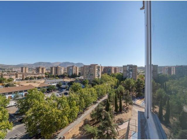 Amplia habitación en vivienda recién reformada