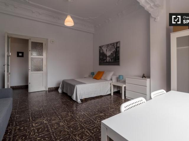 Amplia habitación en alquiler, apartamento, Extramurs, Valencia
