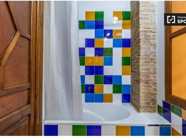 Amplia habitación en alquiler en apartamento de 4 dormitorios en Extramurs