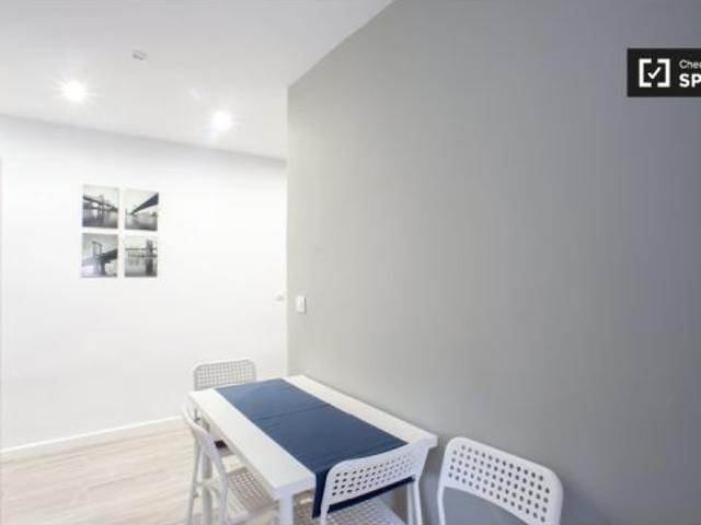 Amplia habitación en alquiler en apartamento de 3 dormitorios en Algiros