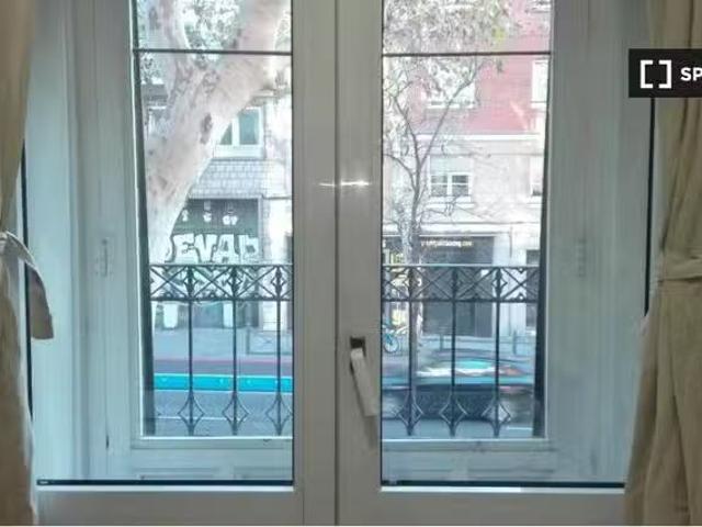 Amplia habitación en alquiler en Argüelles, Madrid
