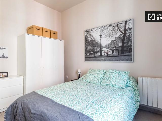 Amplia habitación en alquiler en el Eixample, Madrid