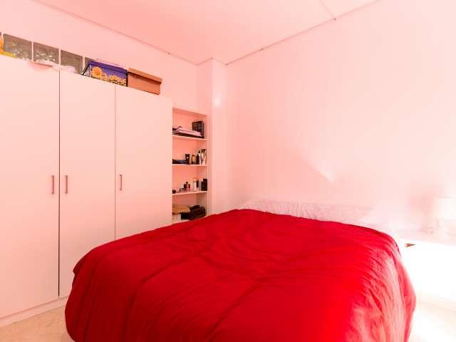Amplia habitación en alquiler en Granada Centro