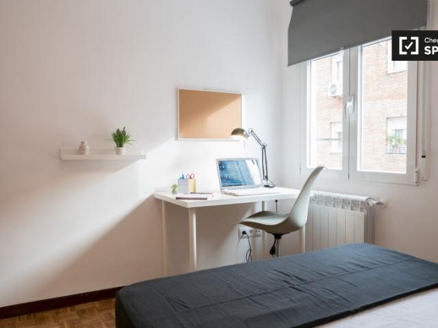 Amplia habitación en apartamento de 4 dormitorios en Tetuán, Madrid