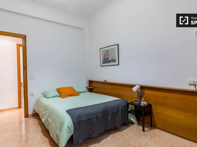 Amplia habitación en apartamento de 5 dormitorios en Algirós, Valencia