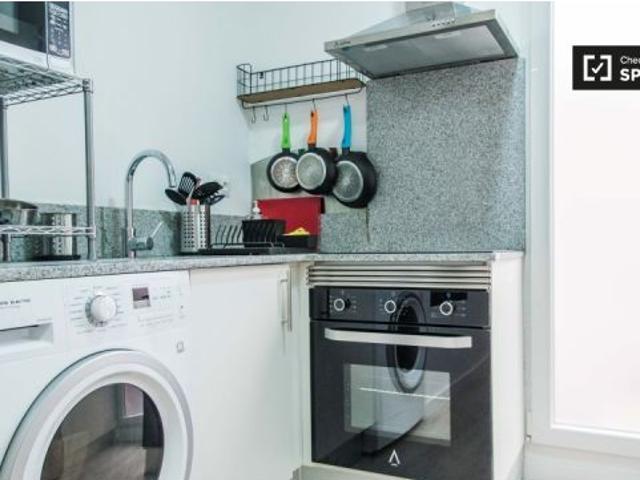 Amplia habitación en apartamento de 5 dormitorios en Burjassot