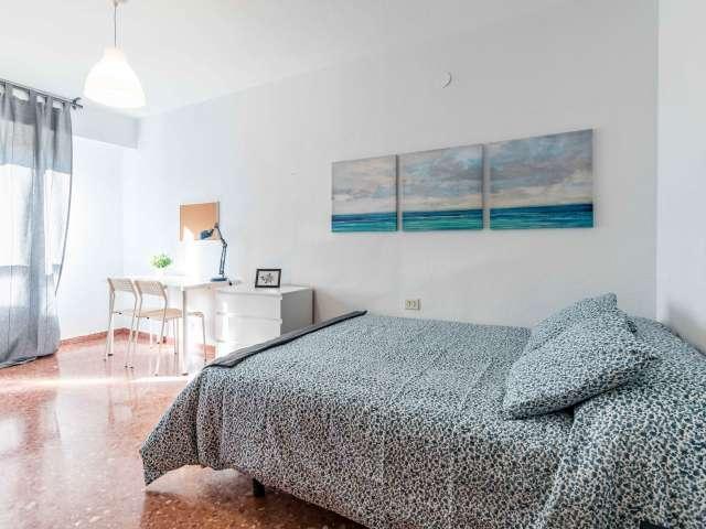 Amplia habitación en apartamento de 5 dormitorios en Campanar, Valencia