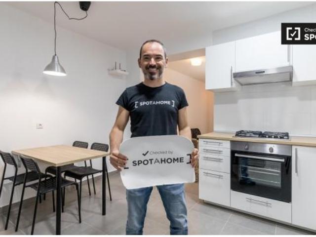 Amplia habitación en apartamento de 7 dormitorios en El Pla del Real
