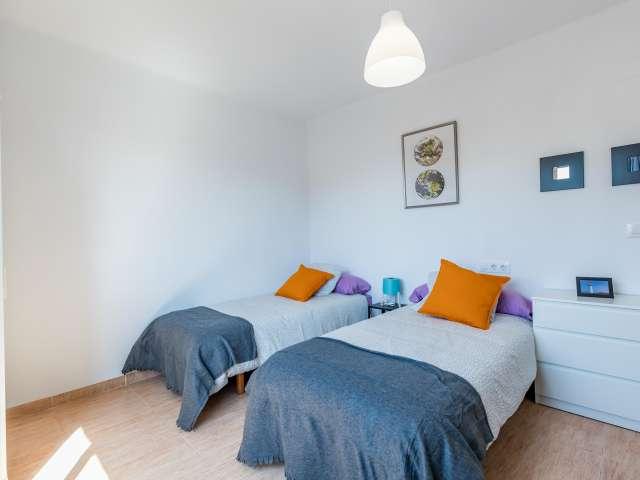 Amplia habitación en apartamento de 3 dormitorios en Poblats Marítims