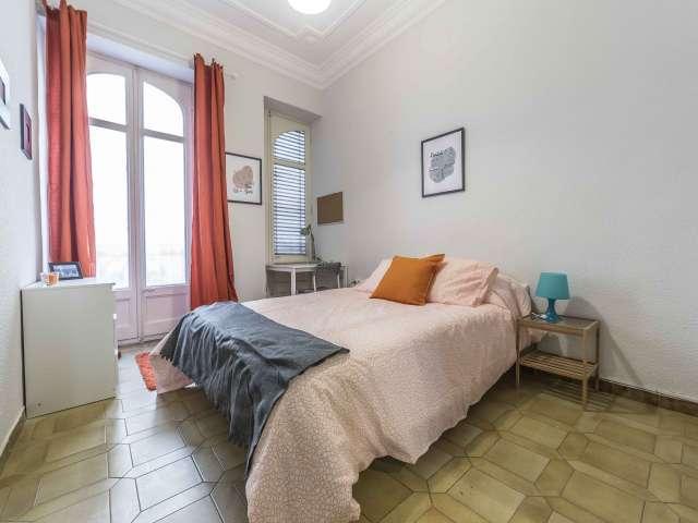 Amplia habitación en piso compartido en el Eixample, Valencia