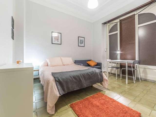 Amplia habitación en piso compartido en el Eixample, Valencia