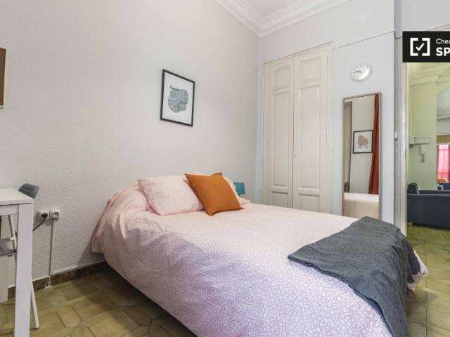 Amplia habitación en piso compartido en el Eixample, Valencia