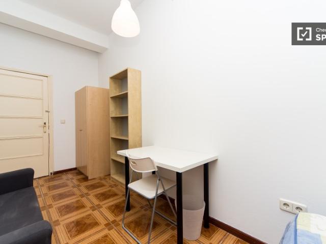 Amplia habitación en piso compartido en Puerta del Sol, Madrid