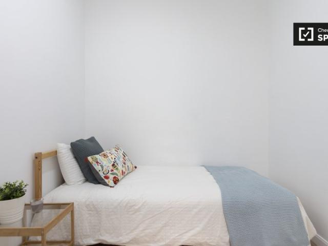 Amplia habitación en piso compartido en Puerta del Sol, Madrid