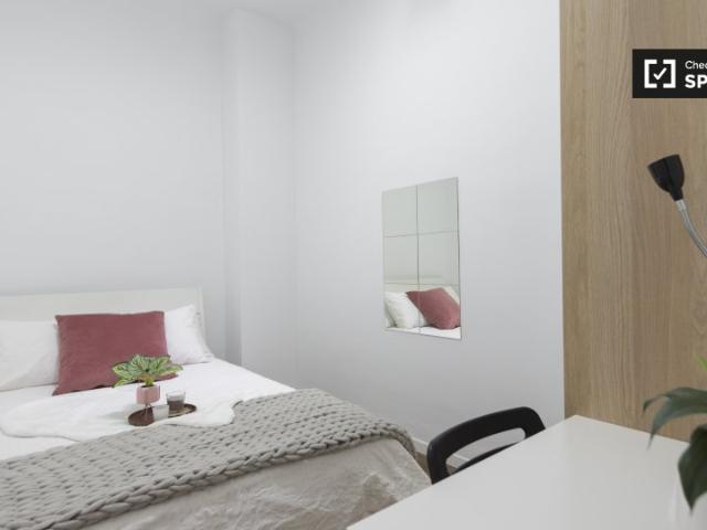 Amplia habitación en piso compartido en Puerta del Sol, Madrid