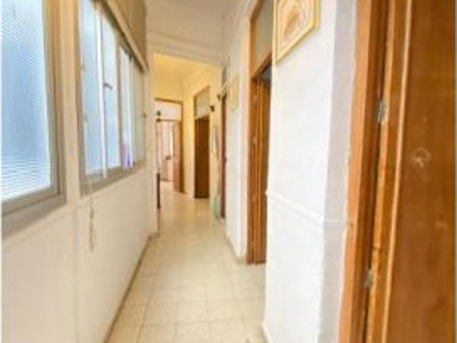 Amplia habitación en piso de 4 dormitorios en Málaga