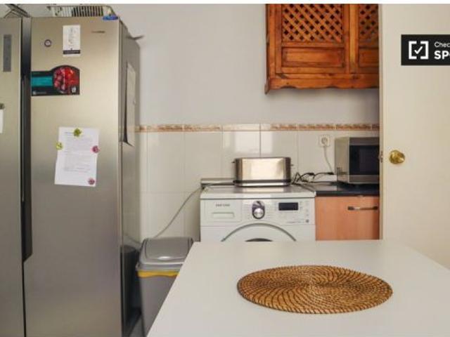 Amplia habitación en piso de 7 habitaciones en Salamanca